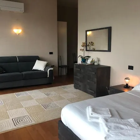Liza's Suite's - Room's With A View 살라코마시나