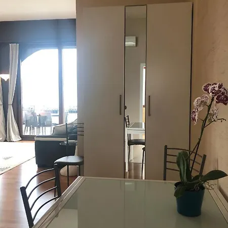 Liza's Suite's - Room's With A View Appartement
