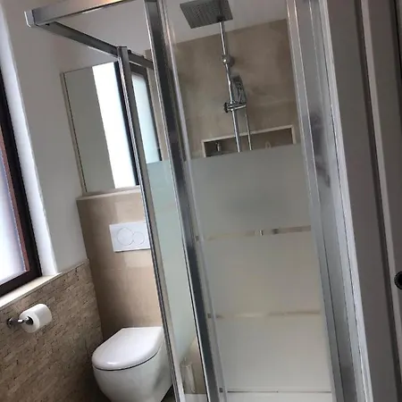 Liza's Suite's - Room's With A View Apartamento
