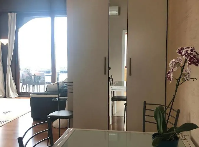 Liza's Suite's - Room's With A View דירה