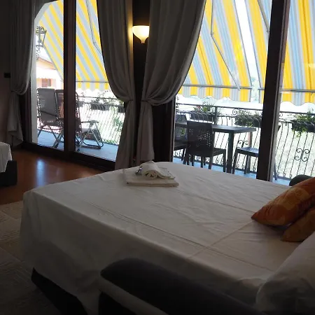 Liza's Suite's - Room's With A View Appartamento *